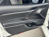 Used 2022 Toyota Camry SE image 4