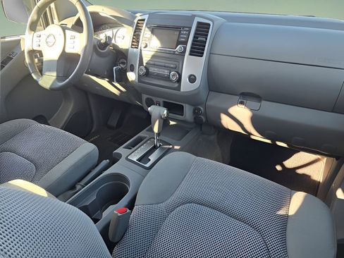 Used 2017 Nissan Frontier SV image 27