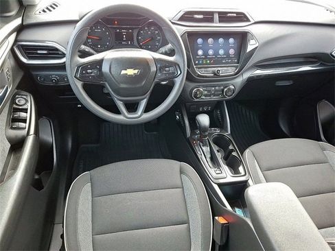 Used 2022 Chevrolet TrailBlazer LT w/ Convenience Package image 2