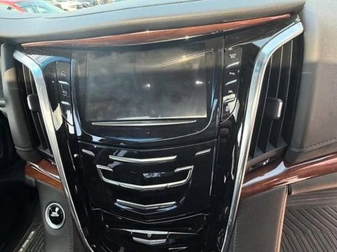 Used 2016 Cadillac Escalade Luxury AWD/4WD image 22