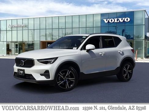 Used 2025 Volvo XC40 B5 Core AWD/4WD image 1