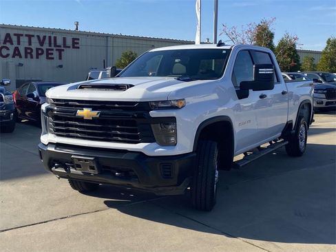 Used 2024 Chevrolet Silverado 2500 W/T w/ WT Convenience Package image 3