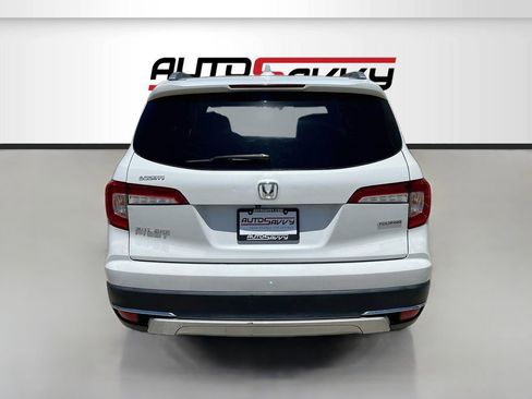 Used 2021 Honda Pilot Touring image 6