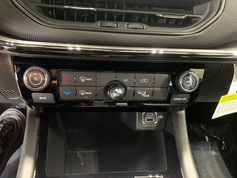 New 2026 Jeep Compass Latitude AWD/4WD image 25