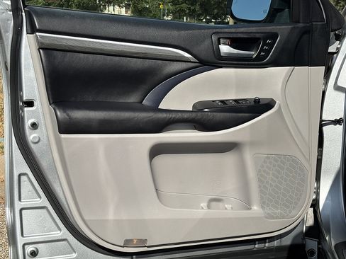 Used 2017 Toyota Highlander Limited Platinum FWD image 29