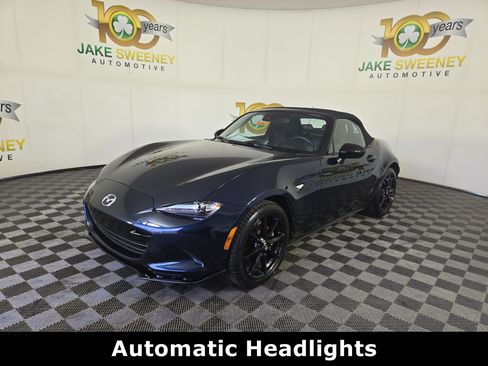 Used 2022 MAZDA MX-5 Miata Club RWD image 4