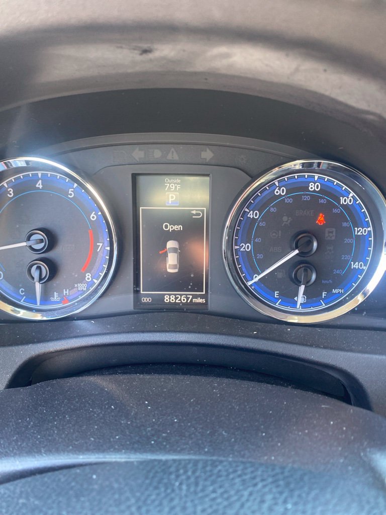 Used 2019 Toyota Corolla SE w/ SE Premium Package FWD image 5