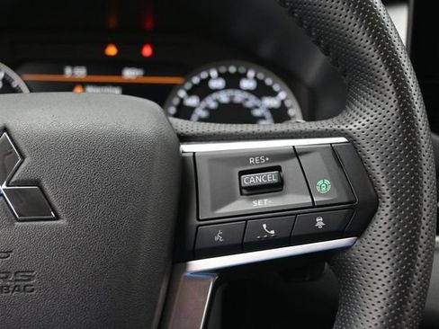 Used 2025 Mitsubishi Outlander SE FWD image 22