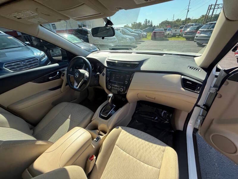 Used 2018 Nissan Rogue SV w/ Premium Package AWD/4WD image 8