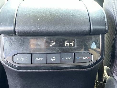 Used 2023 Toyota Highlander LE FWD image 19