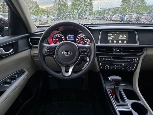 Used 2018 Kia Optima LX w/ 17" Alloy Wheels Package FWD image 19