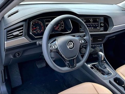 Used 2020 Volkswagen Jetta SE w/ SE Cold Weather Package FWD image 16