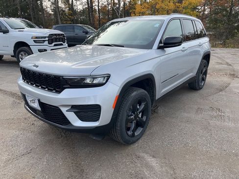 New 2025 Jeep Grand Cherokee Altitude image 3