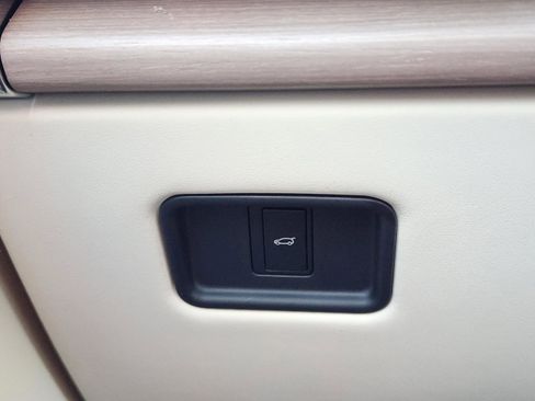 Certified 2024 Land Rover Range Rover Long Wheelbase Autobiography image 22