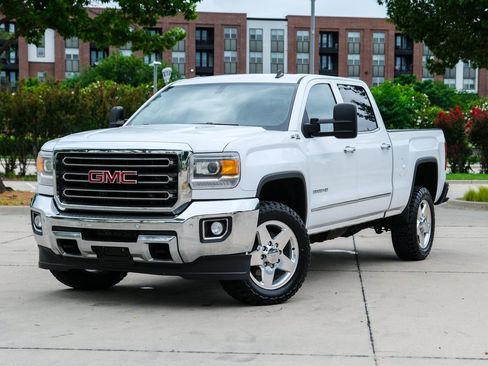 Used 2015 GMC Sierra 2500 SLT w/ Duramax Plus Package AWD/4WD image 7