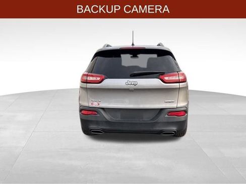 Used 2018 Jeep Cherokee Latitude w/ Cold Weather Group image 6