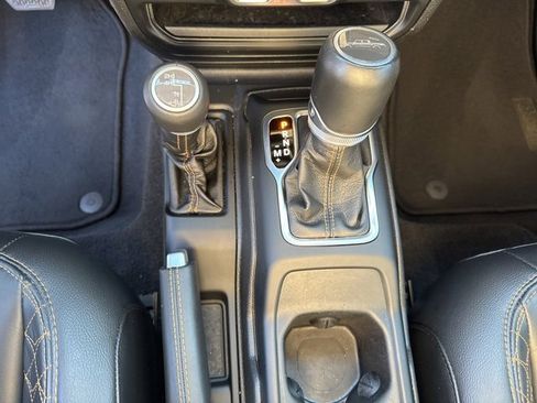 Used 2022 Jeep Gladiator Overland image 24