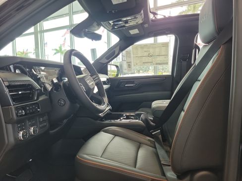 New 2026 GMC Yukon AT4 w/ AT4 Premium Plus Package AWD/4WD image 9