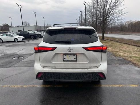 Used 2023 Toyota Highlander XLE image 4
