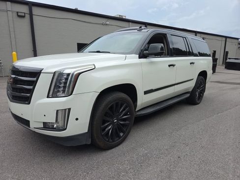 Used 2017 Cadillac Escalade ESV Luxury RWD image 7