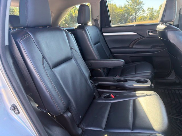 Used 2014 Toyota Highlander XLE FWD image 24