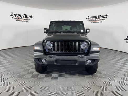 Used 2024 Jeep Wrangler Sport S image 6