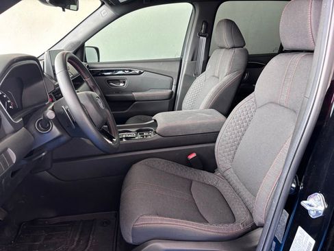 Used 2025 Honda Pilot Sport image 17