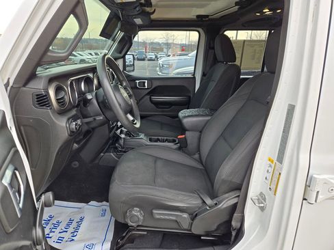 Used 2019 Jeep Wrangler Unlimited Sport image 12