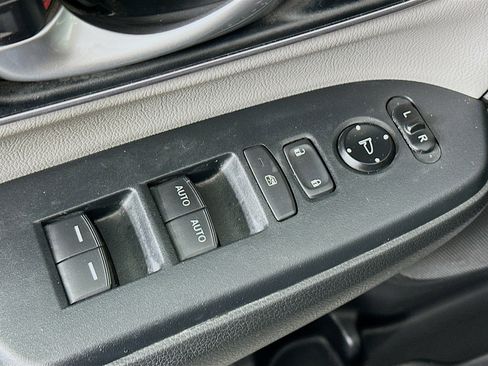 Used 2017 Honda CR-V Touring image 15