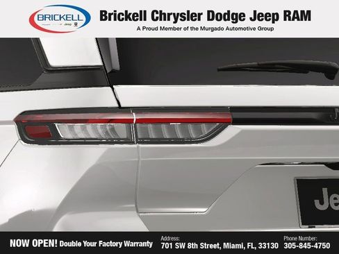 New 2025 Jeep Grand Cherokee Altitude image 12