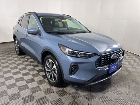 Certified 2025 Ford Escape Platinum image 1