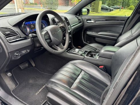Used 2022 Chrysler 300 S RWD image 11