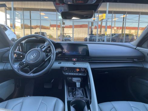 Used 2025 Hyundai Elantra Limited image 34