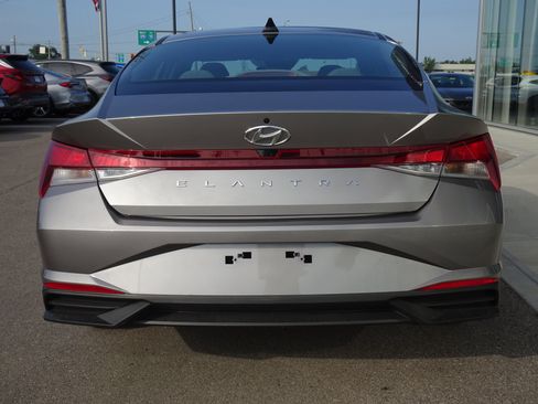 Used 2023 Hyundai Elantra SEL FWD image 4