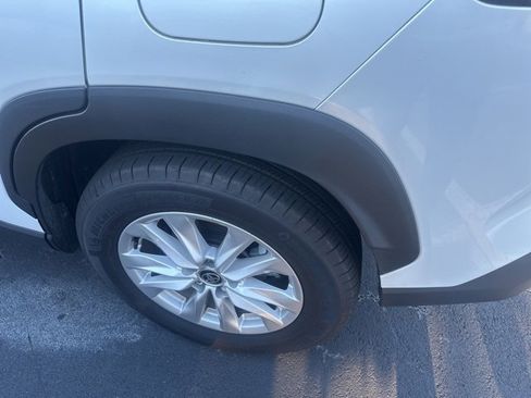 Used 2024 Toyota Corolla Cross LE image 4