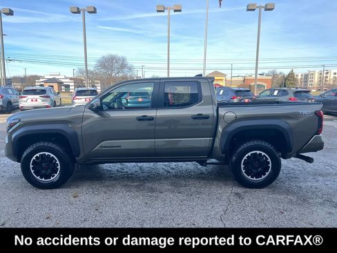 Used 2024 Toyota Tacoma TRD Off-Road image 2