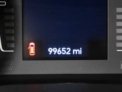 Used 2019 Jeep Cherokee Latitude w/ Popular Appearance Group FWD image 8