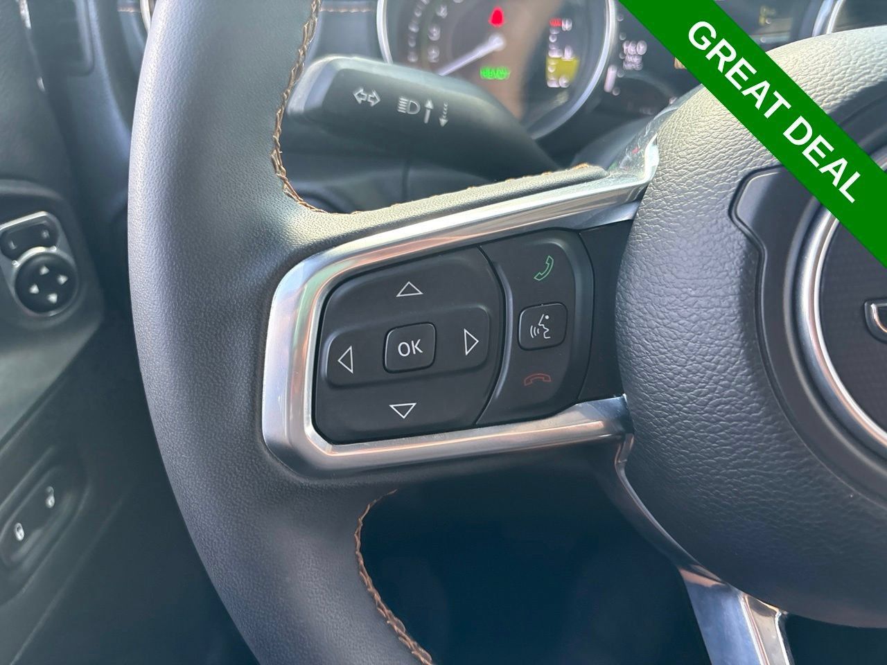 Used 2023 Jeep Wrangler Unlimited Sahara AWD/4WD image 23