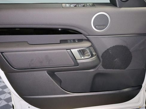 New 2026 Land Rover Discovery S AWD/4WD image 11