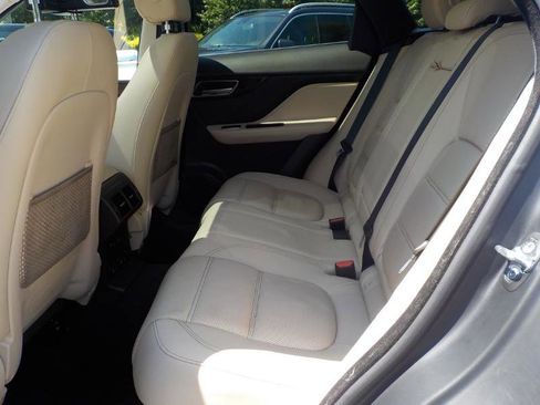 Used 2018 Jaguar F-PACE Prestige image 27