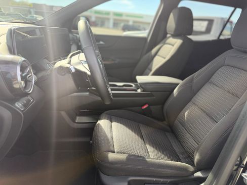 Used 2025 Chevrolet Equinox LT image 9