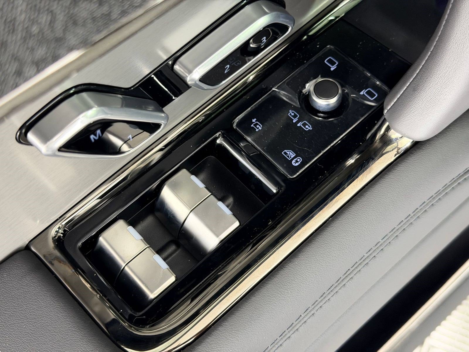 New 2026 Land Rover Range Rover Sport Dynamic SE AWD/4WD image 13