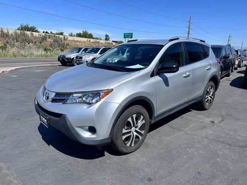 Used 2015 Toyota RAV4 LE AWD/4WD image 2