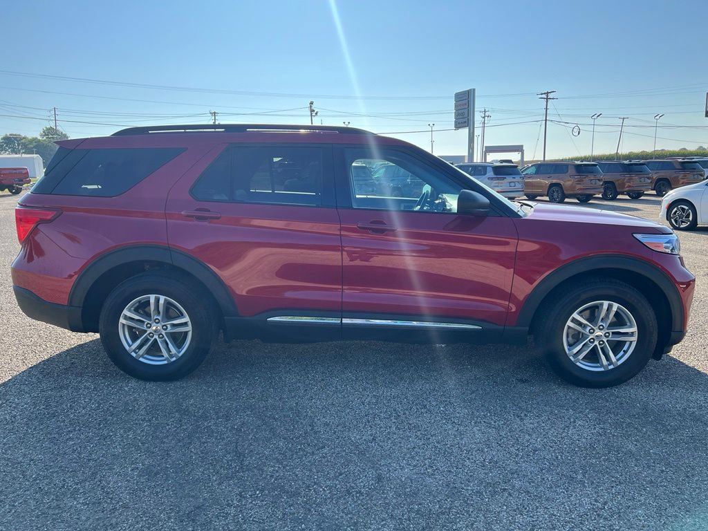Used 2021 Ford Explorer XLT w/ Equipment Group 202A AWD/4WD image 4