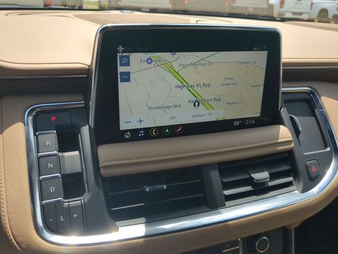 Used 2021 Chevrolet Tahoe Premier RWD image 16