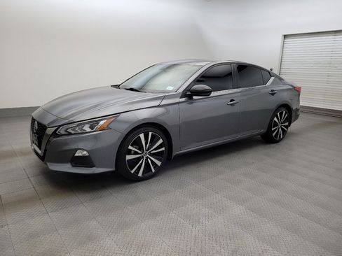 Used 2021 Nissan Altima 2.5 SR w/ SR Premium Package FWD image 2