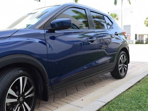 Used 2018 Nissan Kicks SV FWD image 16