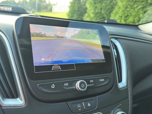 Used 2025 Chevrolet Malibu LT FWD image 23