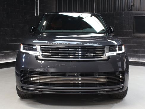 Used 2024 Land Rover Range Rover SV AWD/4WD image 8