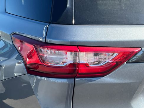 Used 2020 Chevrolet Traverse RS image 20